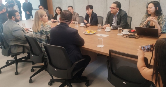 Presidente electa se reunió con diputados del Frente Amplio