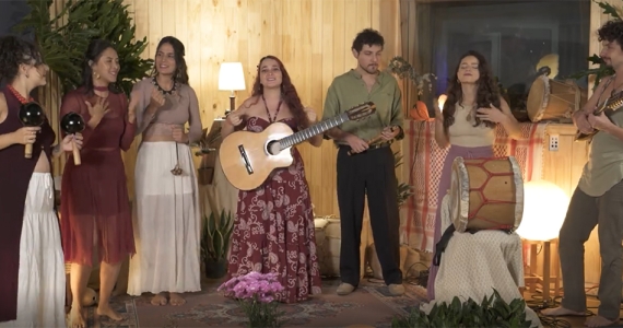 “Con el poder en el pecho” nuevo canto de Natalia Serna