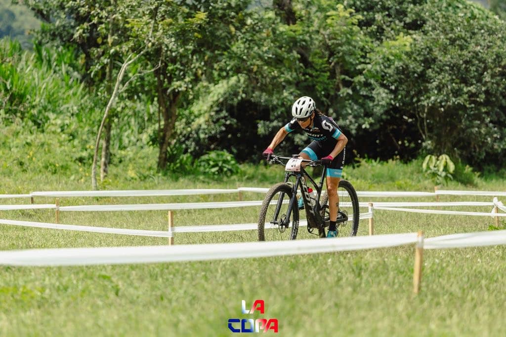 Adriana Rojas reina en la montaña