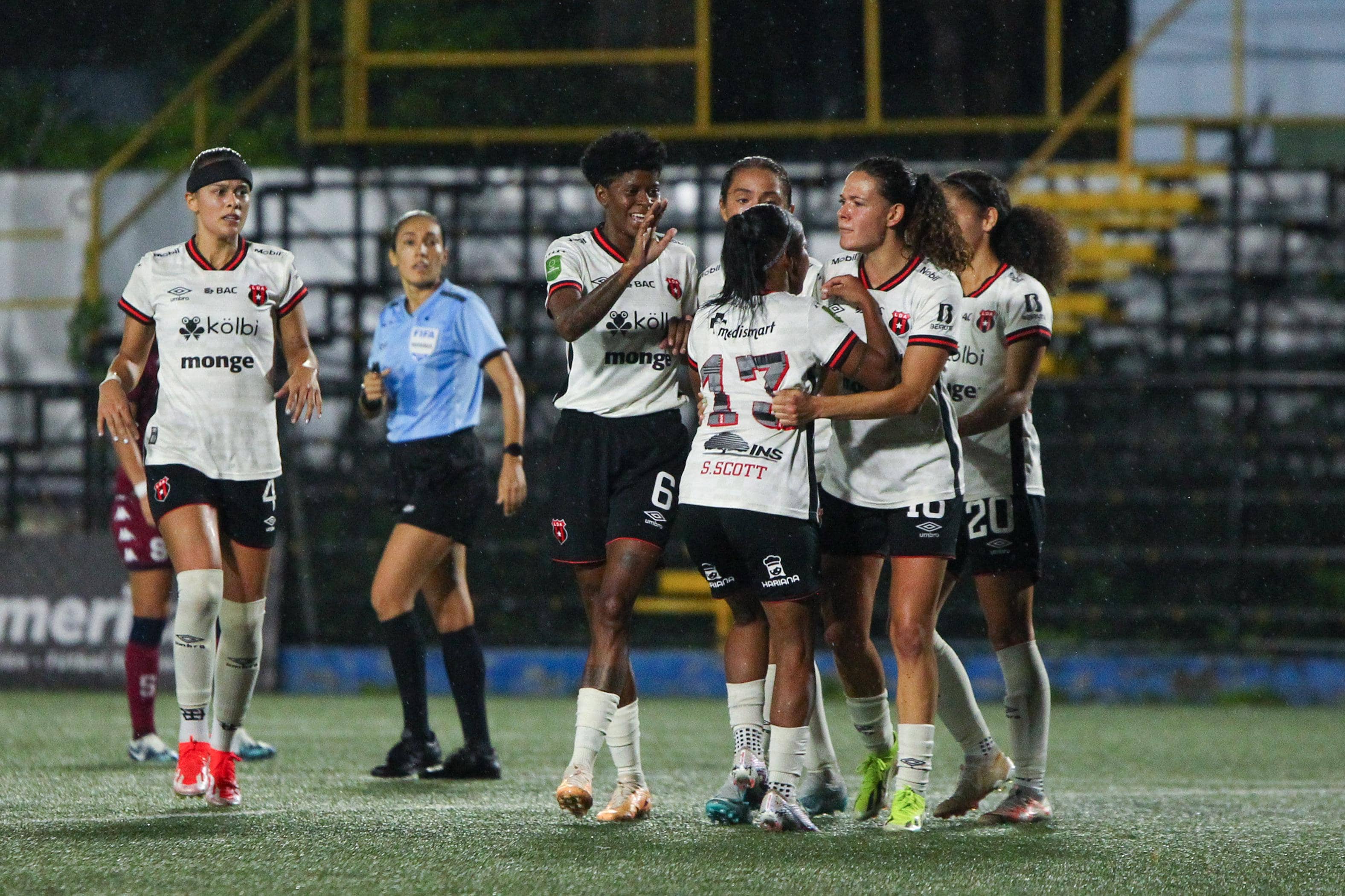 Sporting y Alajuelense toman ventaja en semifinales del fútbol femenino