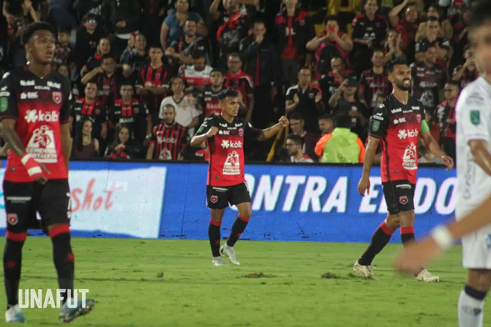 Alajuelense golea al Cartaginés y se mete en la final de la Segunda Fase