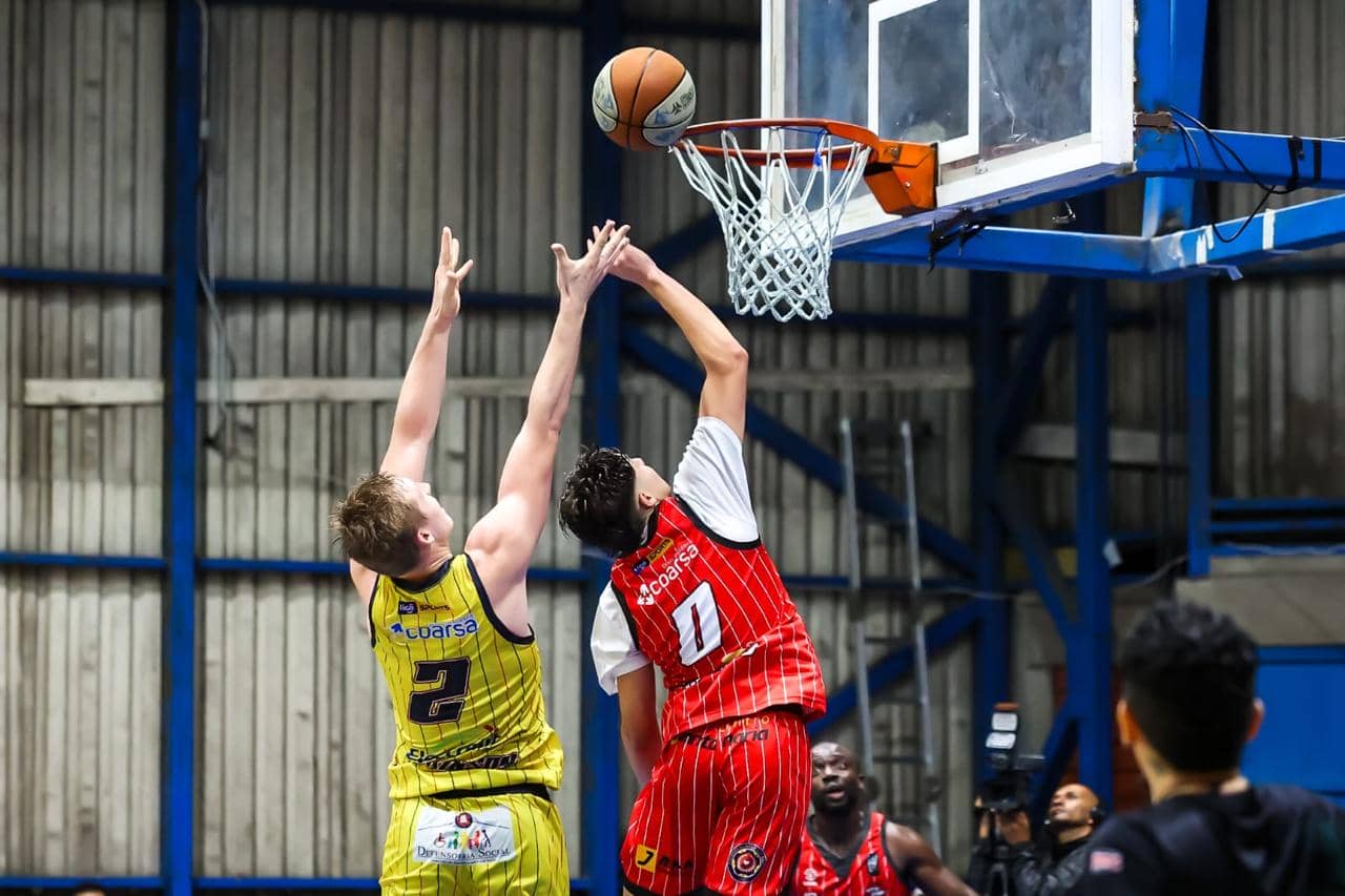 Pelicans y Abogados disputarán la final del baloncesto nacional