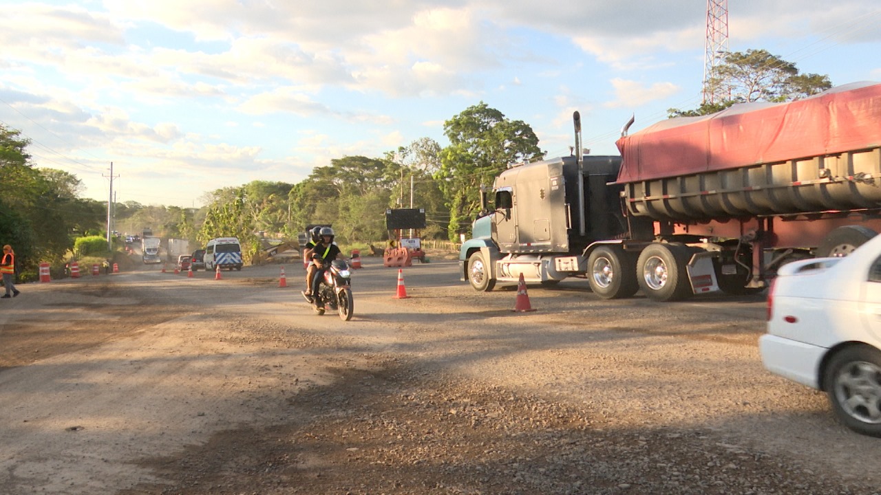 Diputados exigen al MOPT tomar acciones para finalizar tramo Barranca-Limonal