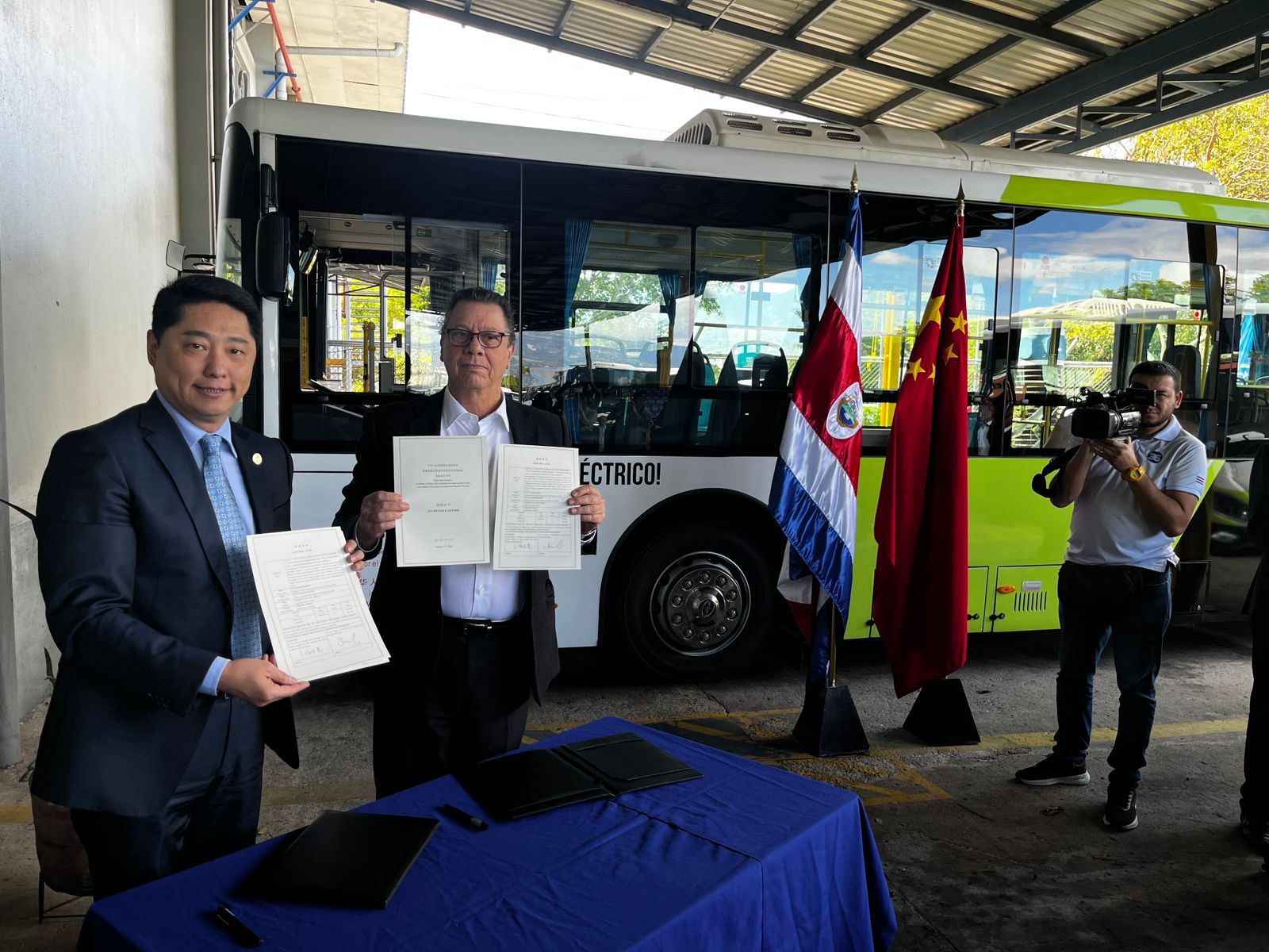 China donó al ICE seis autobuses eléctricos que se usarían fuera del GAM y para zonas francas