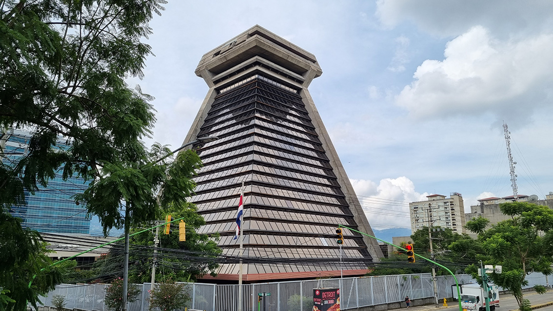 Presidente Rodrigo Chaves aceptó términos para reunirse con contralora Marta Acosta