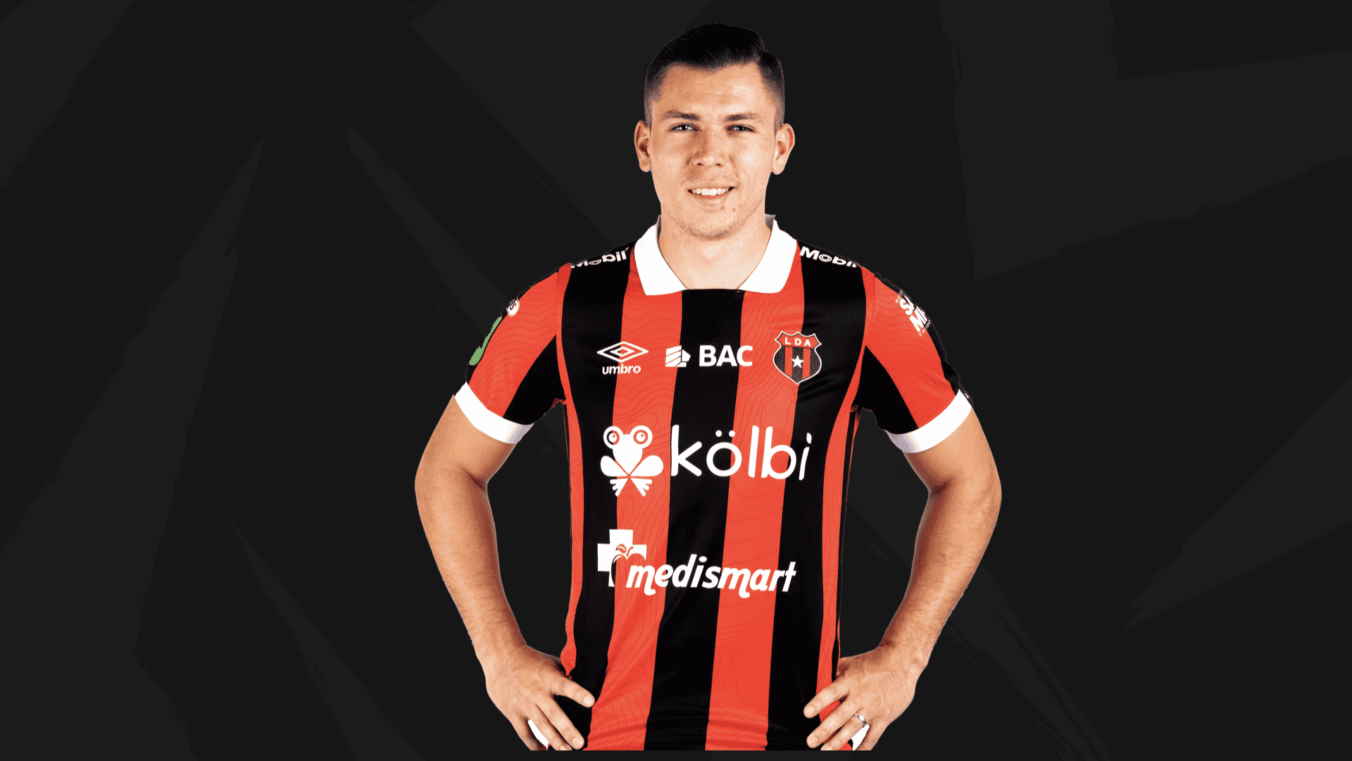 Ratificado: Carlos Mora se marcha rumbo a Rumania