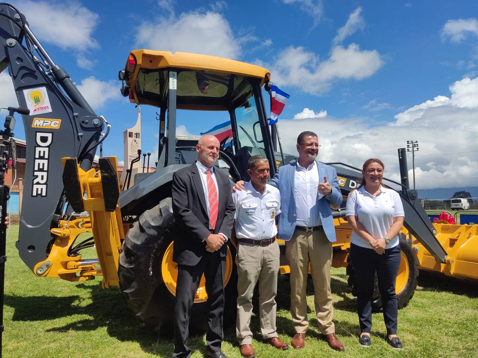 Cipreses recibe maquinaria y equipo para fortalecer microempresa de mantenimiento de infraestructura vial y comunal