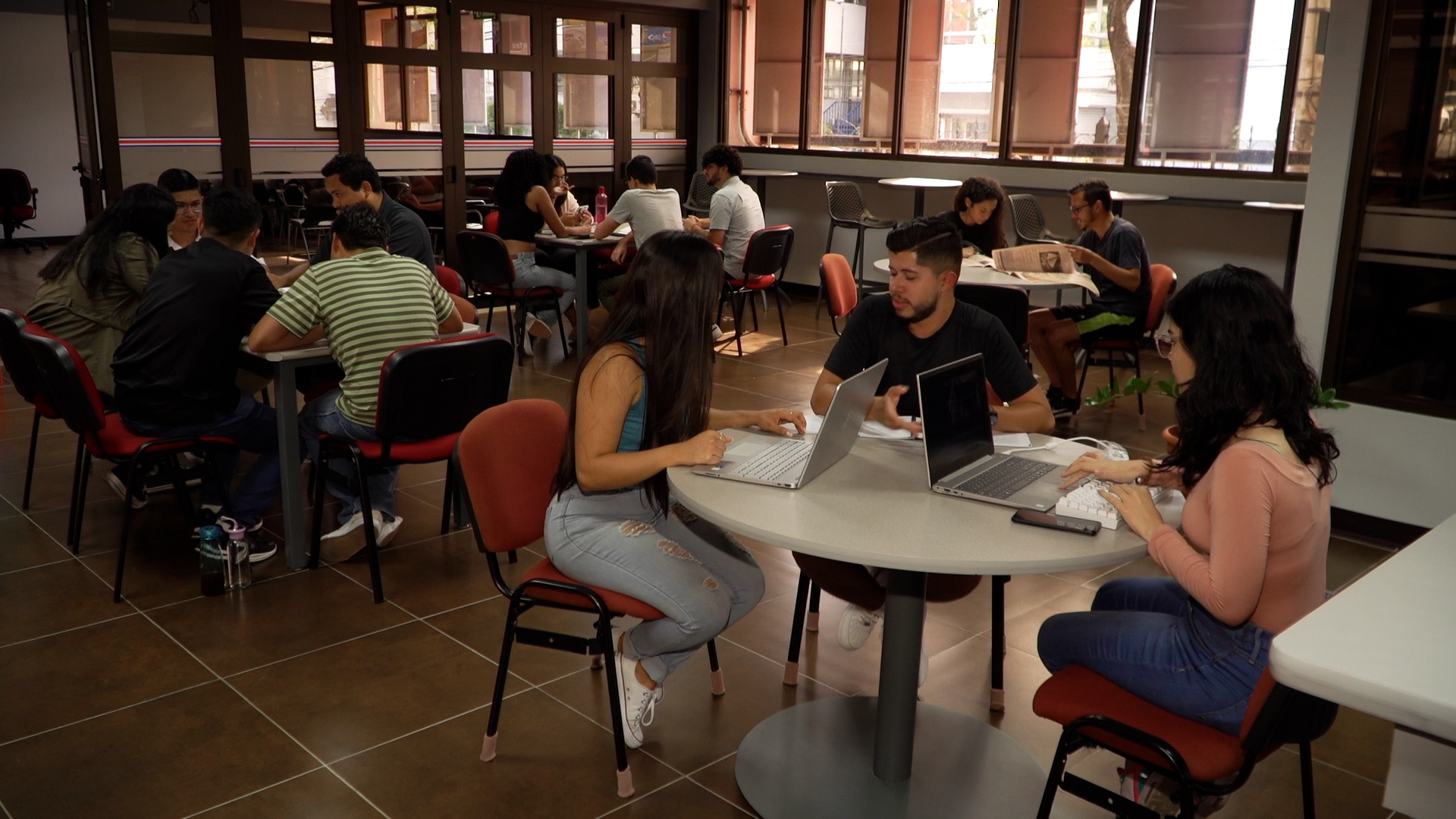 UNA prepara a más de 2 mil estudiantes de primer ingreso 