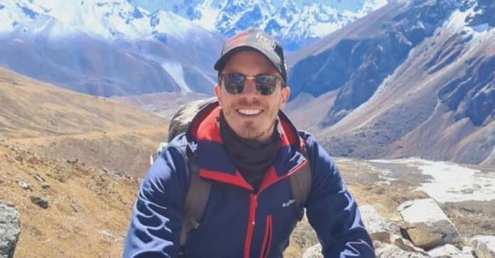 Daniel Vargas viajó este martes a conquistar el Everest