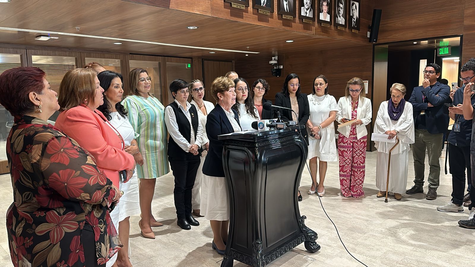 Diputadas de oposición exigen protagonismo de cara al 1° de mayo