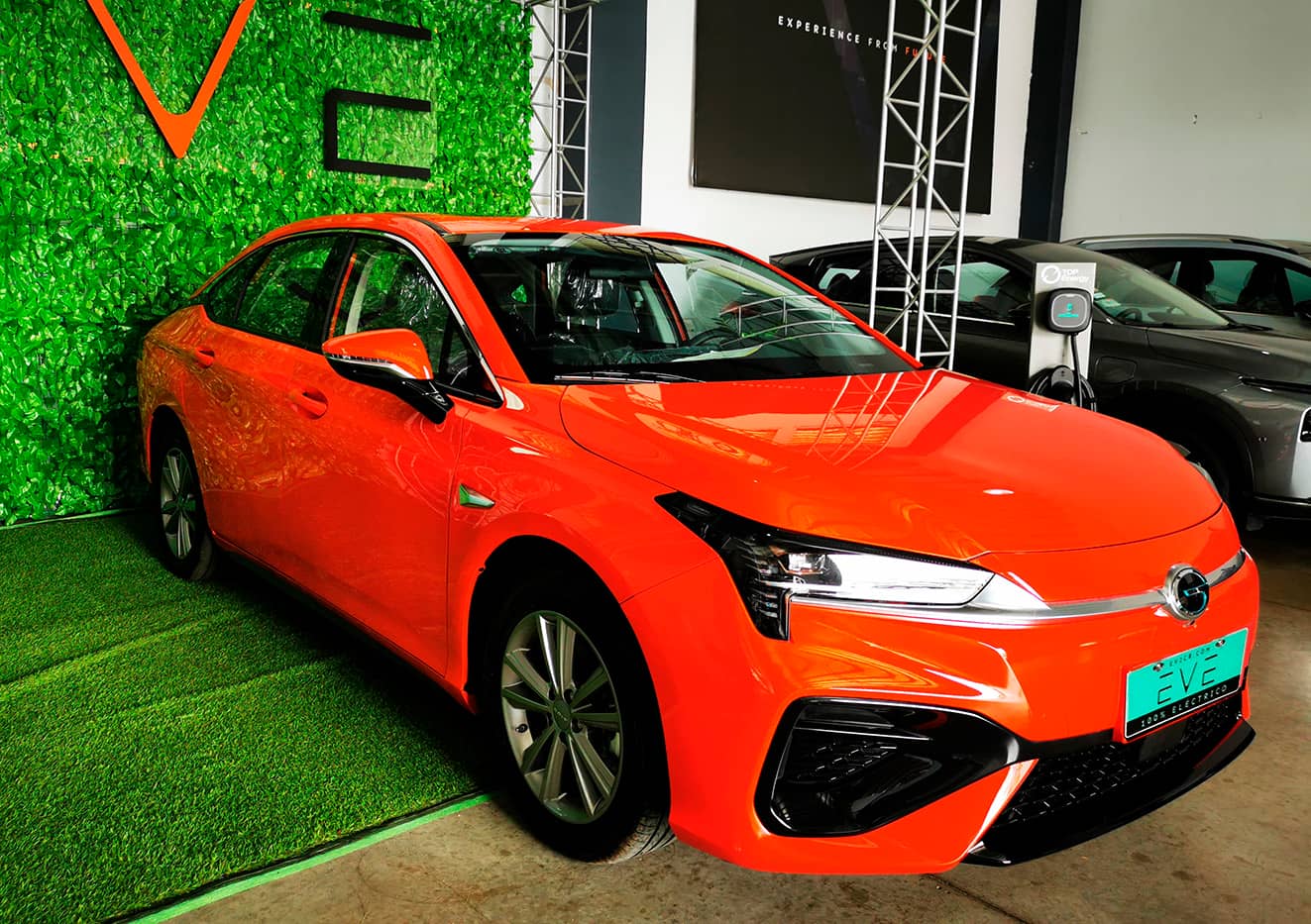 Aeropuerto Juan Santamaría contará con taxis eléctricos