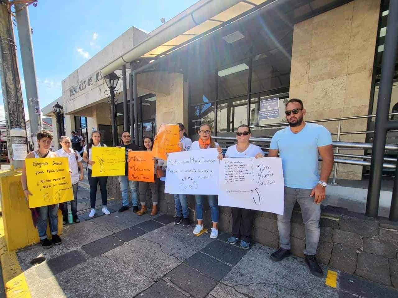 Familia exige justicia por muerte de María Tacsan: 'Ella era la chispita de la casa'