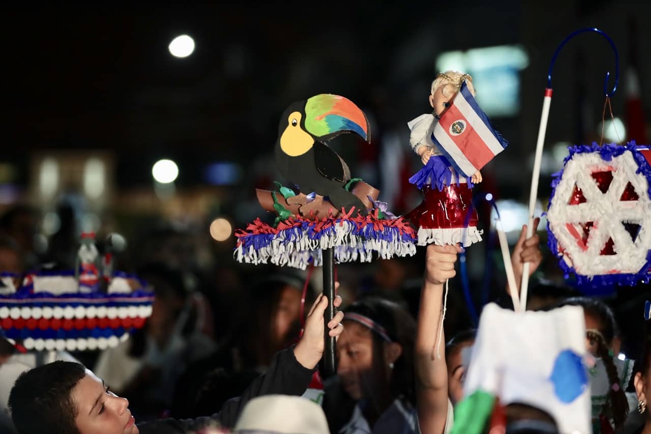 ¡Precaución, conductores! Cientos de estudiantes desfilan este 14 y 15 de setiembre