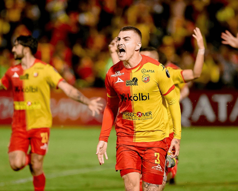 Advertencia del técnico nacional a Faerrón: ¨La próxima vez que volvás a tener una conducta de estas olvídate de la selección¨