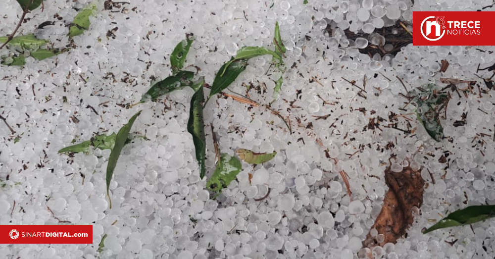 Grecia se vió sorprendido por una gran cantidad de granizo que cayó.