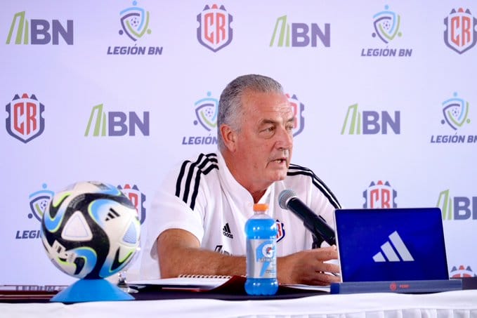 Técnico de la selección se sacudió de las críticas por su ausencia y la reciente convocatoria