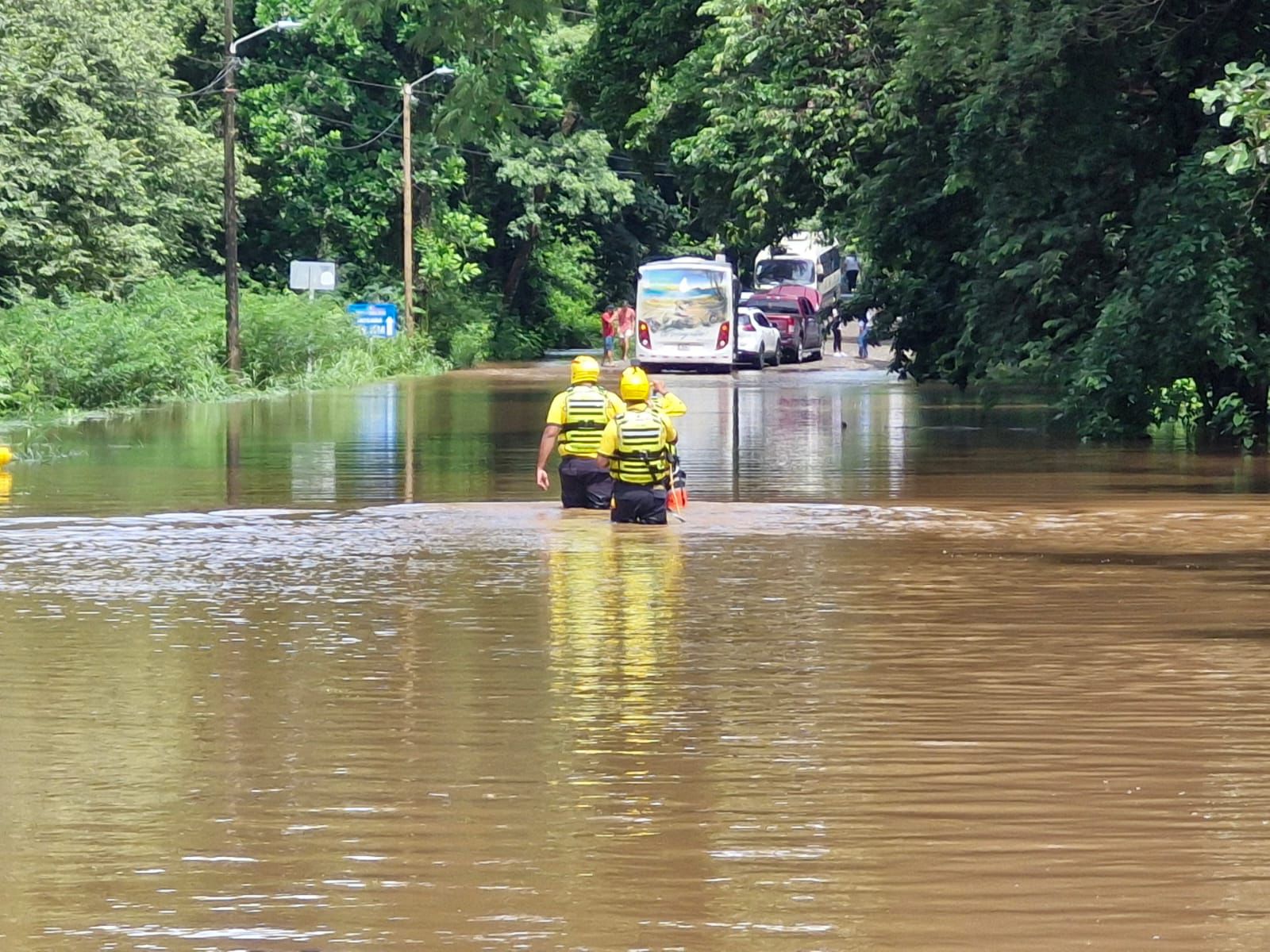 Lluvias dejan 89 incidentes por inundación 