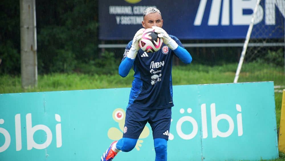 Navas se entrena con la Selección