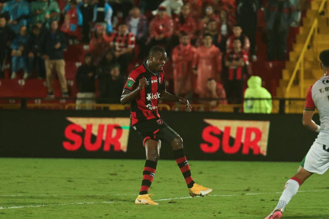 Alajuelense-Herediano en veremos