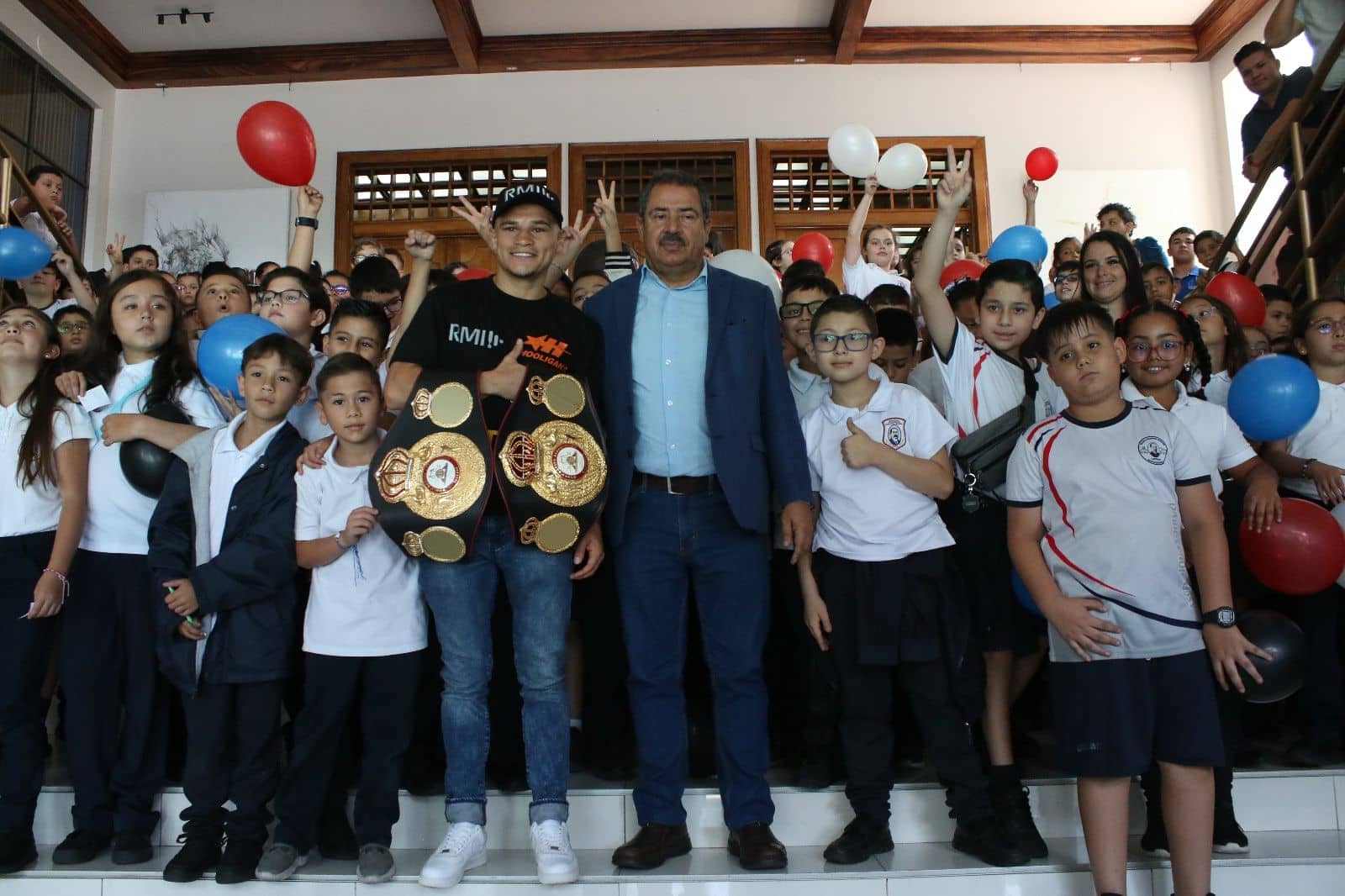 Medallita recibido como héroe en Cartago