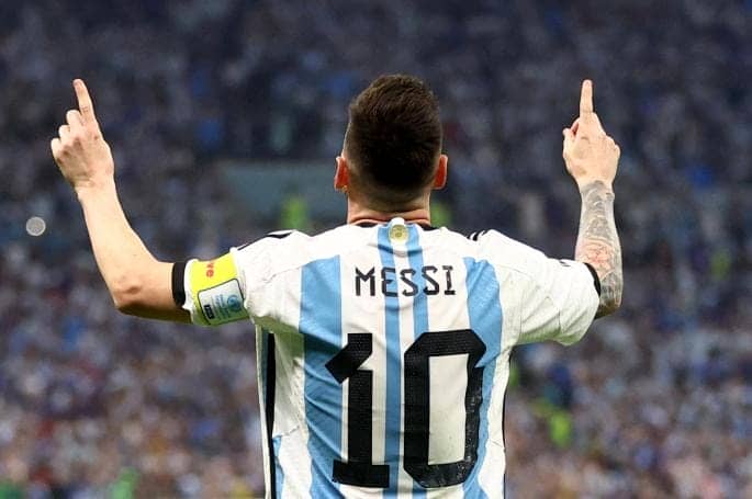 Seis camisetas usadas por Messi en Catar-2022 se subastan por $7,8 millones