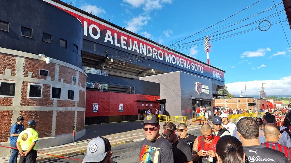Fiscalía allanó oficinas del estadio de la Liga por denuncia de abuso sexual contra ex gerente