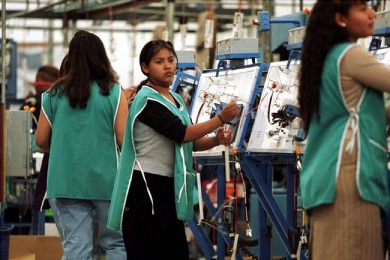 Las mujeres, entre ellas las latinas, son mayoría en los 40 empleos peor pagados en EEUU