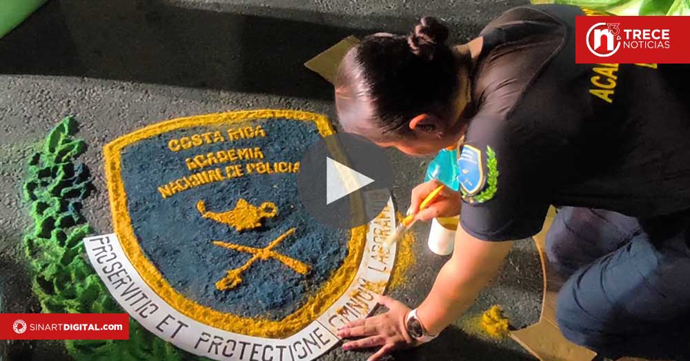Policías rinden tributo a la Virgen de los Ángeles en la pasada