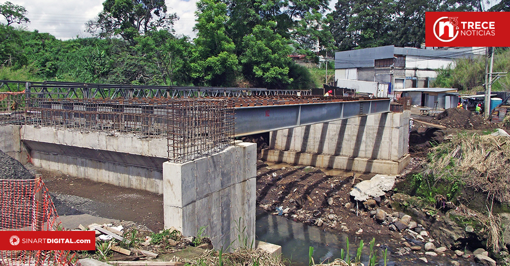 Nuevo puente sobre Quebrada Rivera en León XIII alcanza un 65% de avance