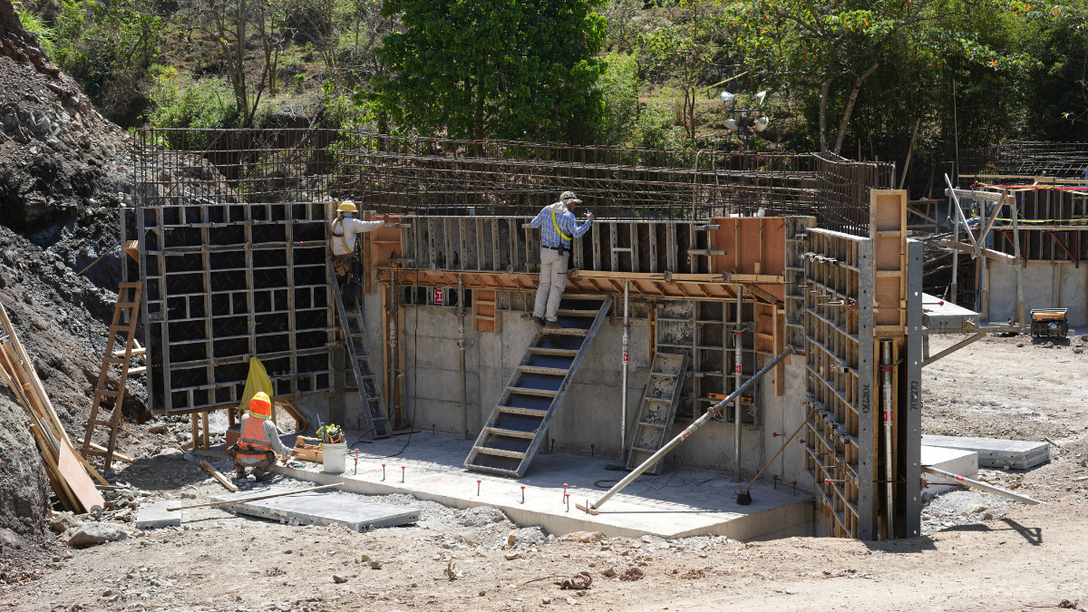 Carrera contra el invierno para completar puentes vitales
