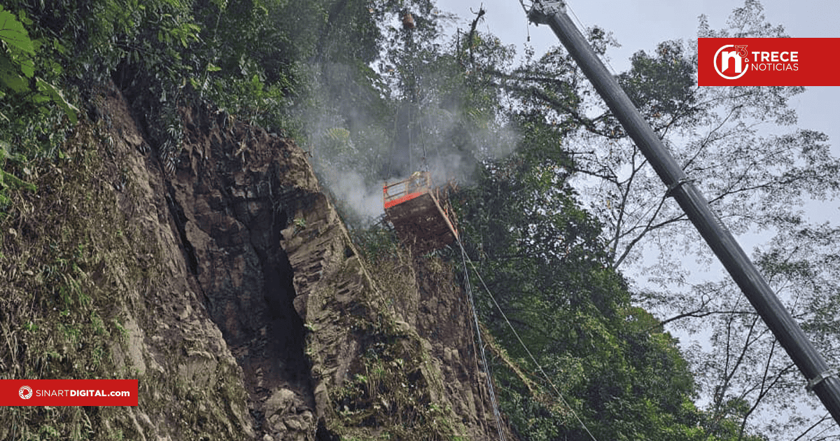 Roca gigante en kilómetro 31 representa riesgo de caída súbita en ruta 32