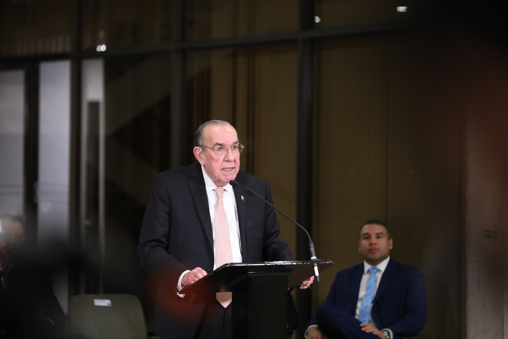 Diputados acusan a Rodrigo Arias de excesiva seguridad para 'proteger' a presidenta de la CCSS de la prensa