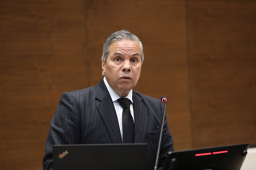 Diputados piden destitución de presidente del Banco Central