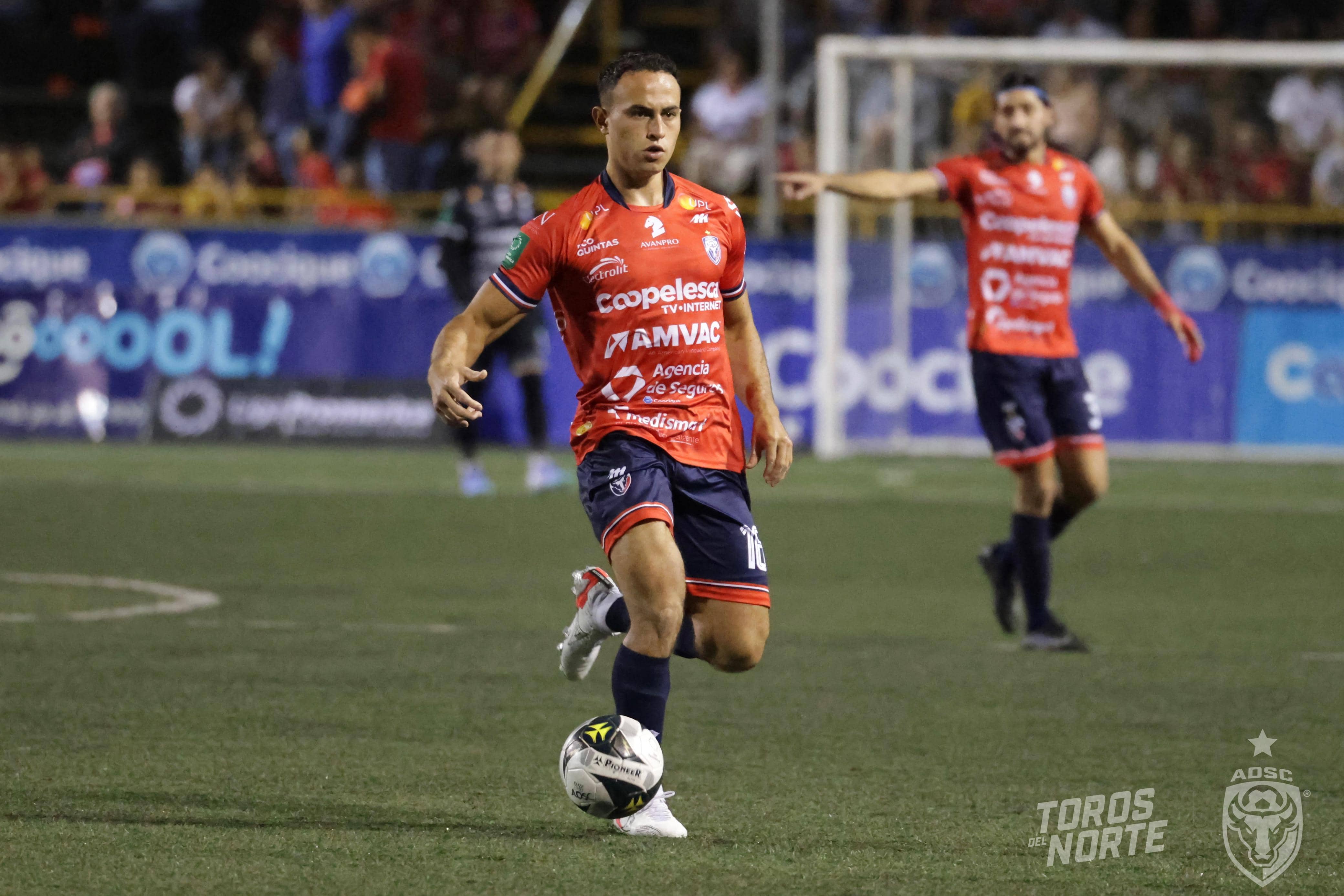 San Carlos viajará al Saprissa como líder solitario