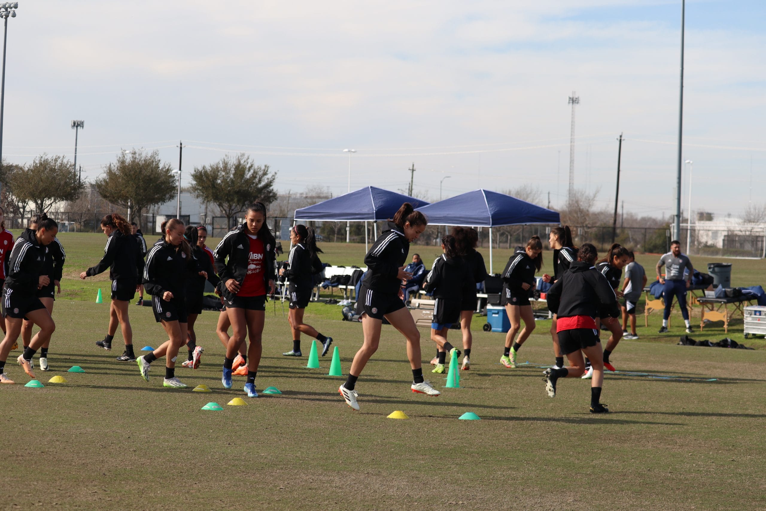 Costa Rica ya está instalada en Houston para debutar en la primera Copa Oro Femenina
