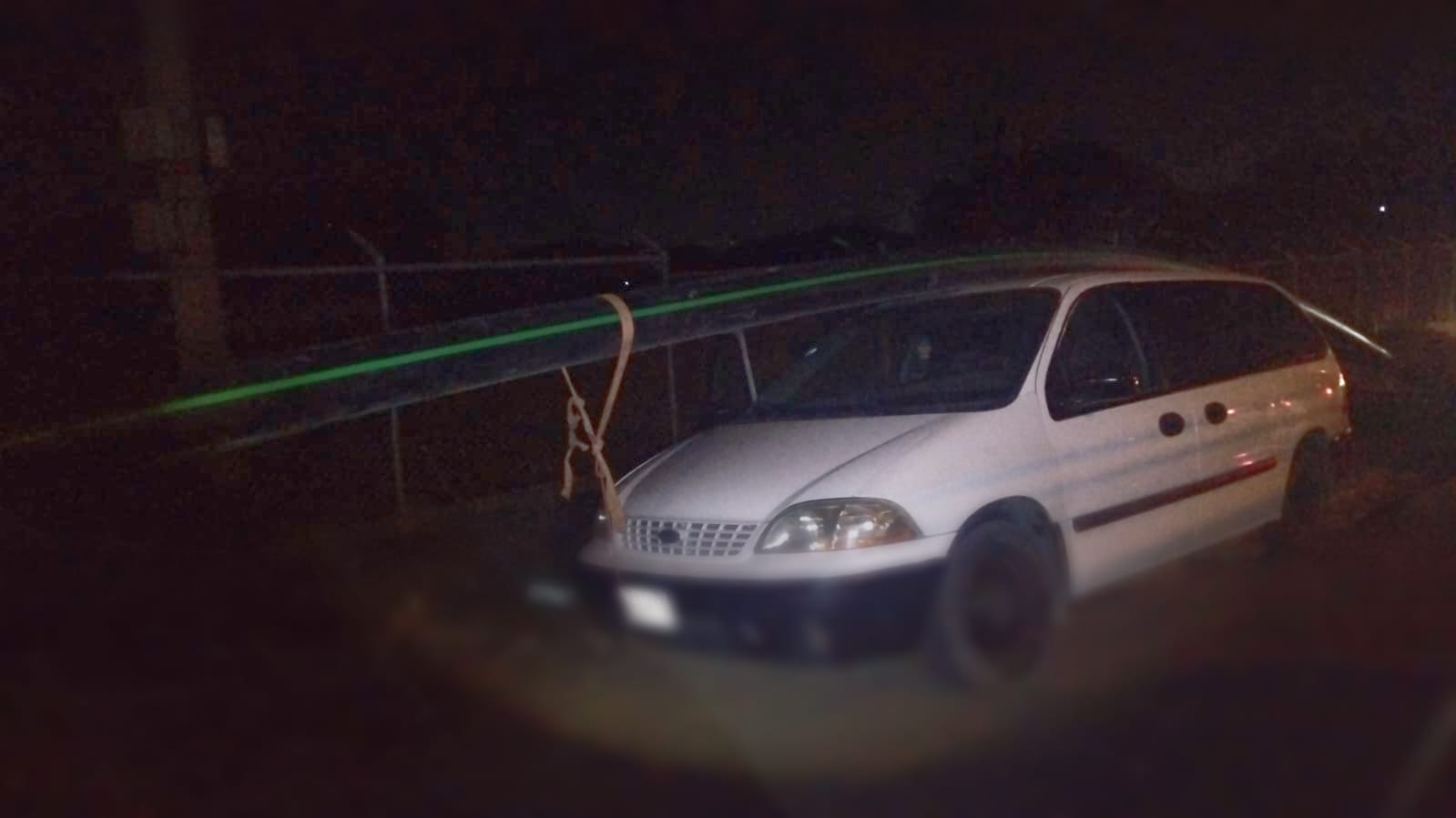 Cuatro sujetos trataron de robar tubos que serían usados en obras viales