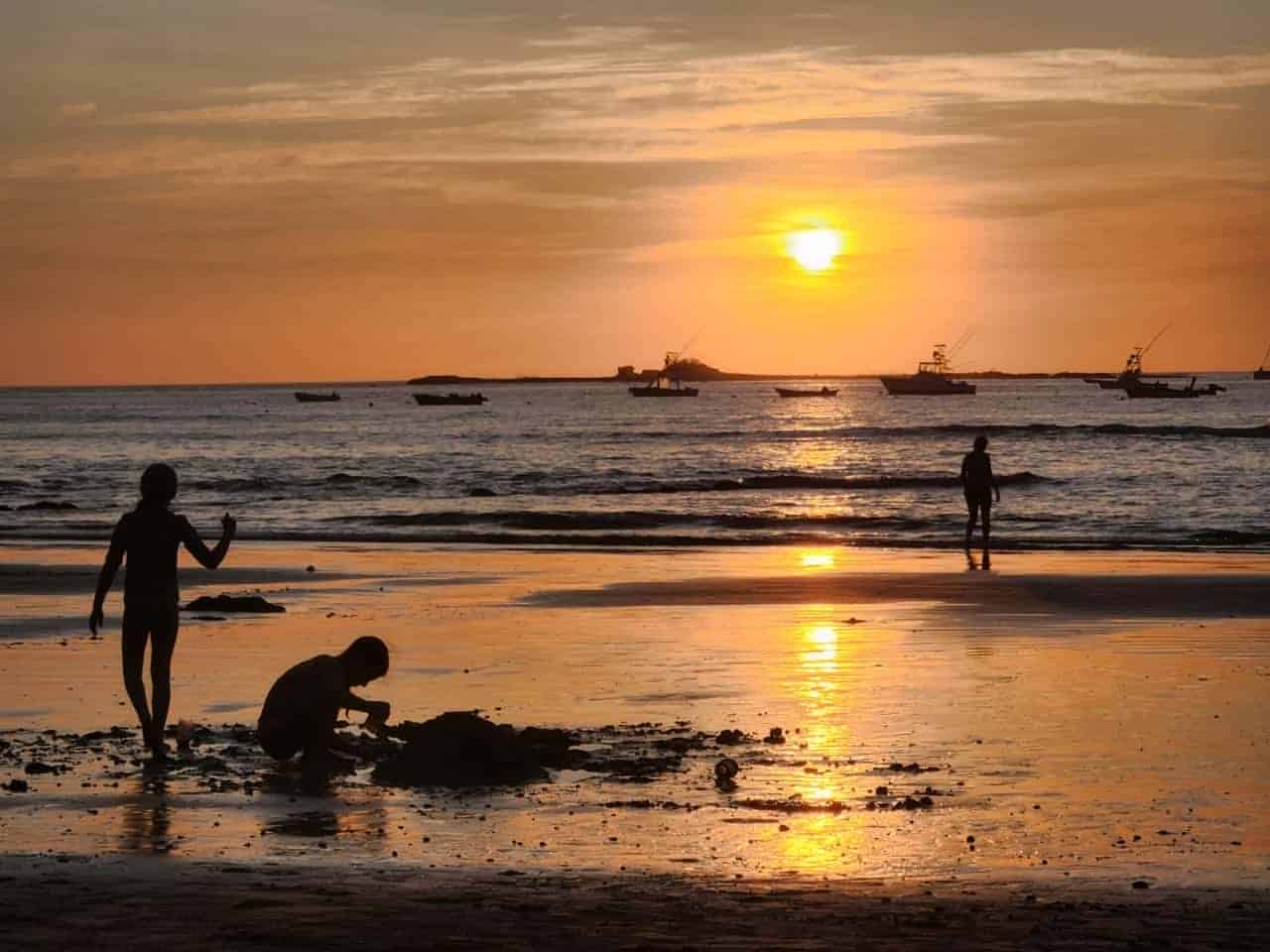 Playa Tamarindo fue catalogada como uno de los mejores lugares del mundo para disfrutar el atardecer