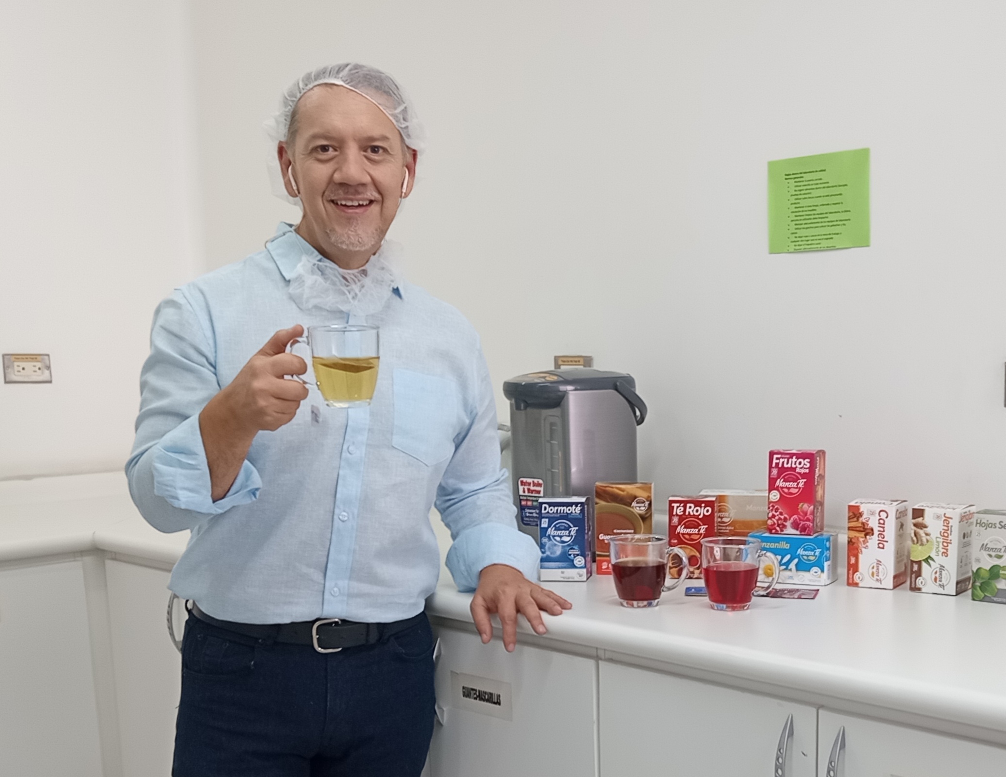 Celebre el día tomando Té