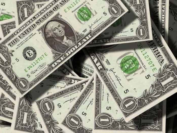 Economistas prevén que el tipo de cambio se mantendrá a la baja