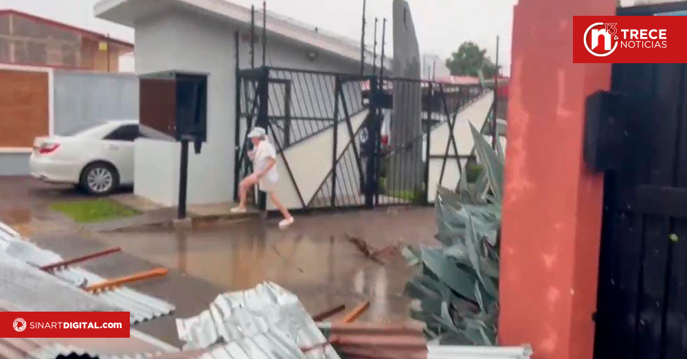 Torbellino en Santa Ana deja cinco viviendas con daños en sus techos