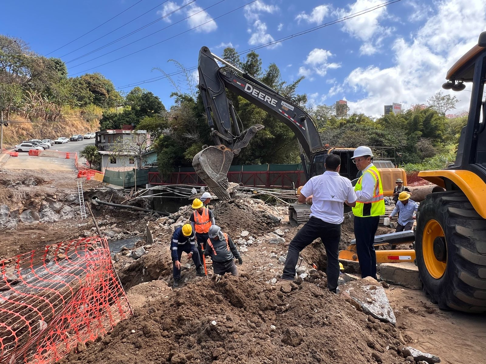 Teletrabajo y dos puentes bailey en Los Ledezma son las soluciones del MOPT ante caos vial
