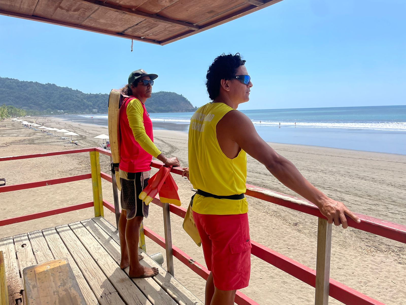 Salvavidas evitaron ahogamientos en playa Jacó en temporada alta