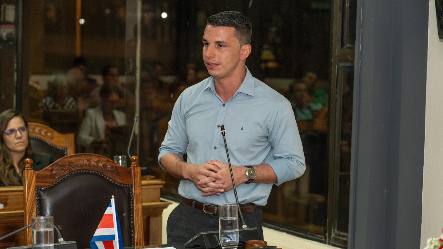 Nuevos alcaldes asumen este 01 de mayo