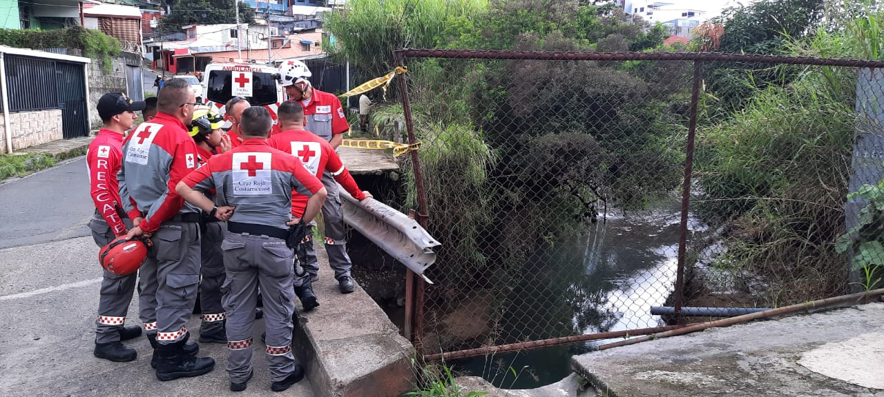 Familia de hombre que murió al caer en alcantarilla podría demandar al Estado 