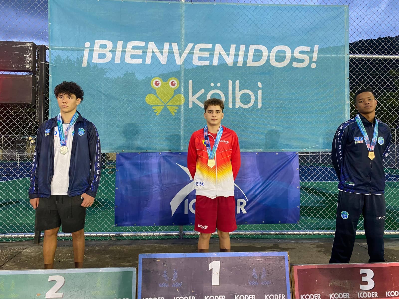 Amanda y Ariel primeros medallistas de la natación de los Juegos Nacionales 