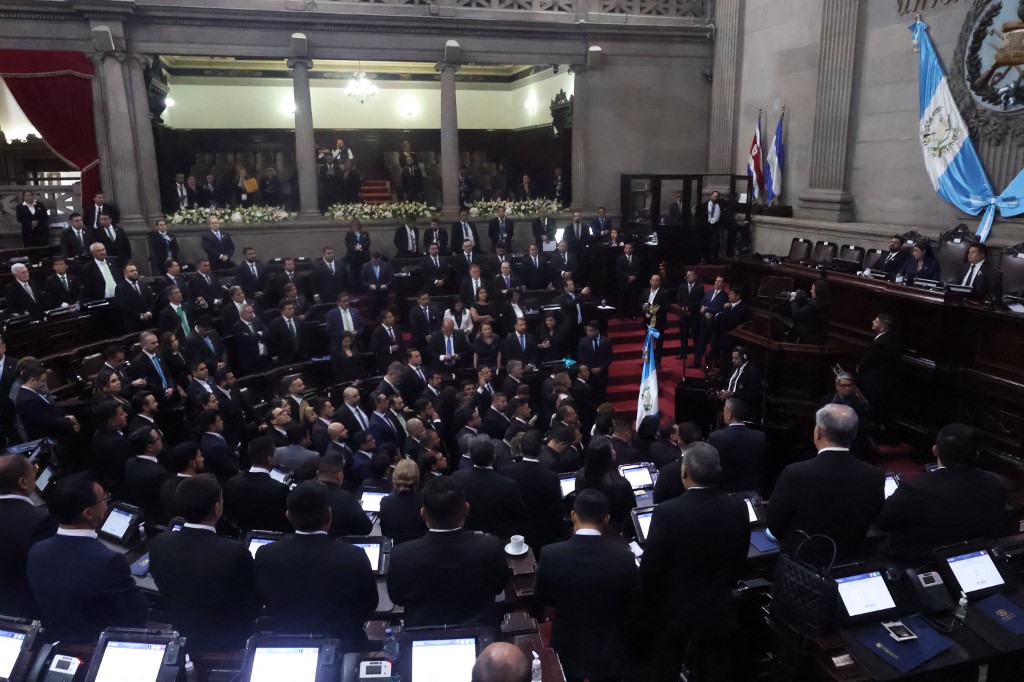 Congreso de Guatemala deja sin partido político a los diputados de Arévalo