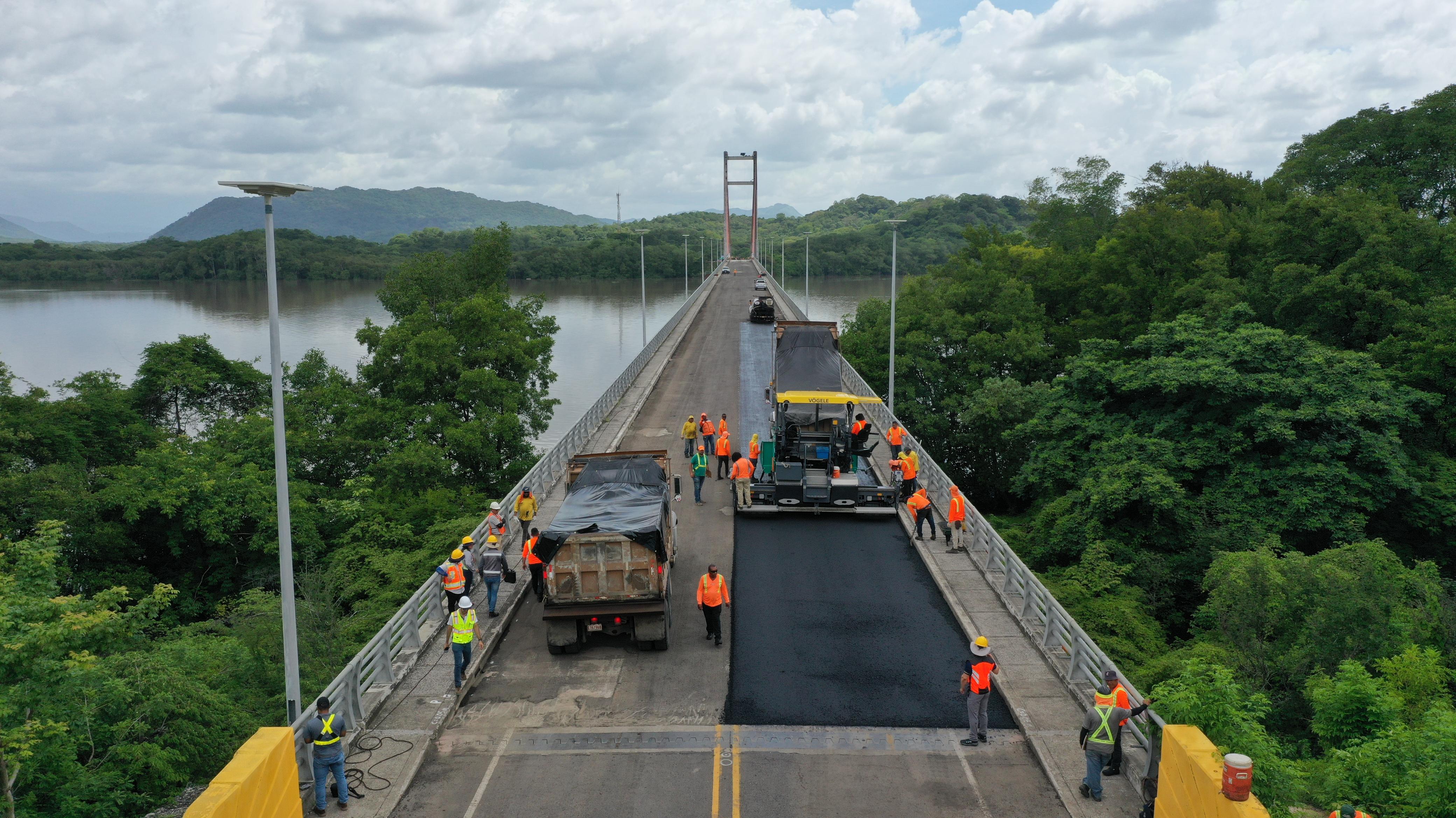 Puente de la Amistad ya tiene colocada su nueva capa asfáltica 