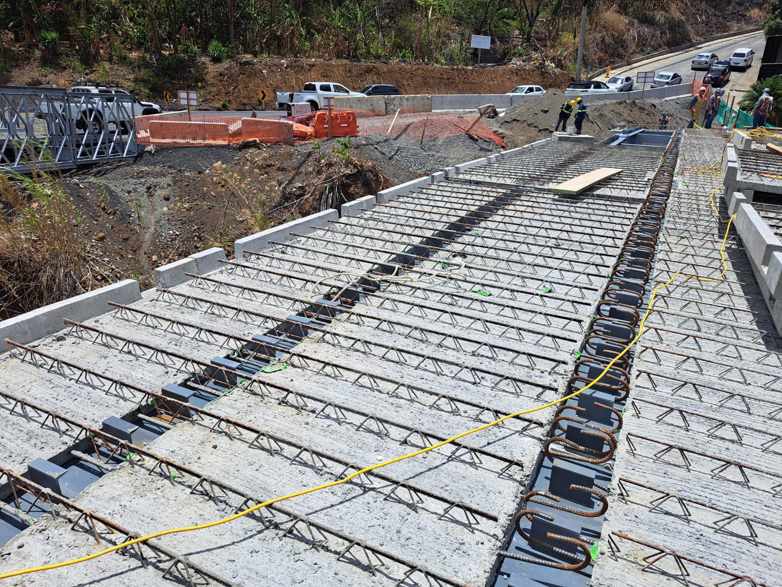 Puente en Bajo de los Ledezma alcanza el 75% de avance y se completará antes de lo previsto