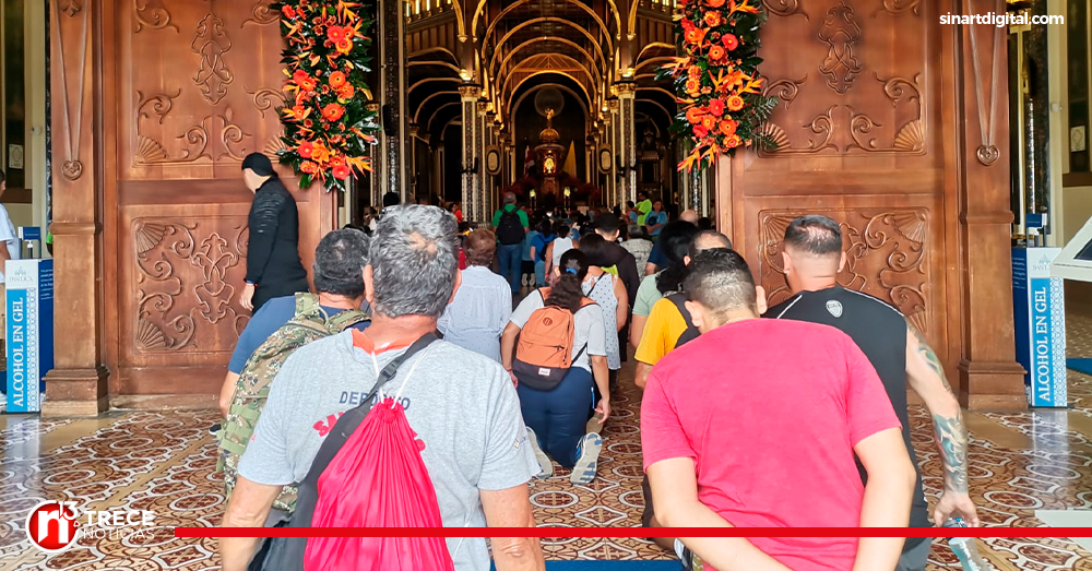  Romeros aprovechan fin de semana largo para visitar a La Negrita