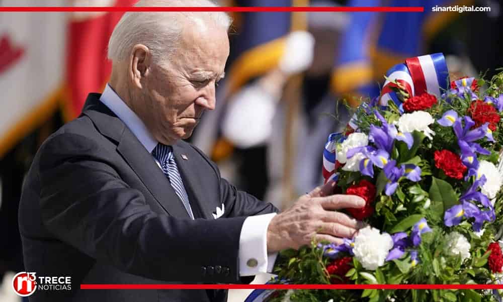 Biden conmemora el Día de los Caídos elogiando el sacrificio de las tropas